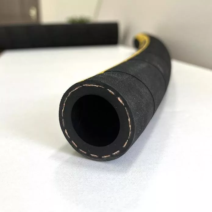 Mangueira reforçada com tecido resistente