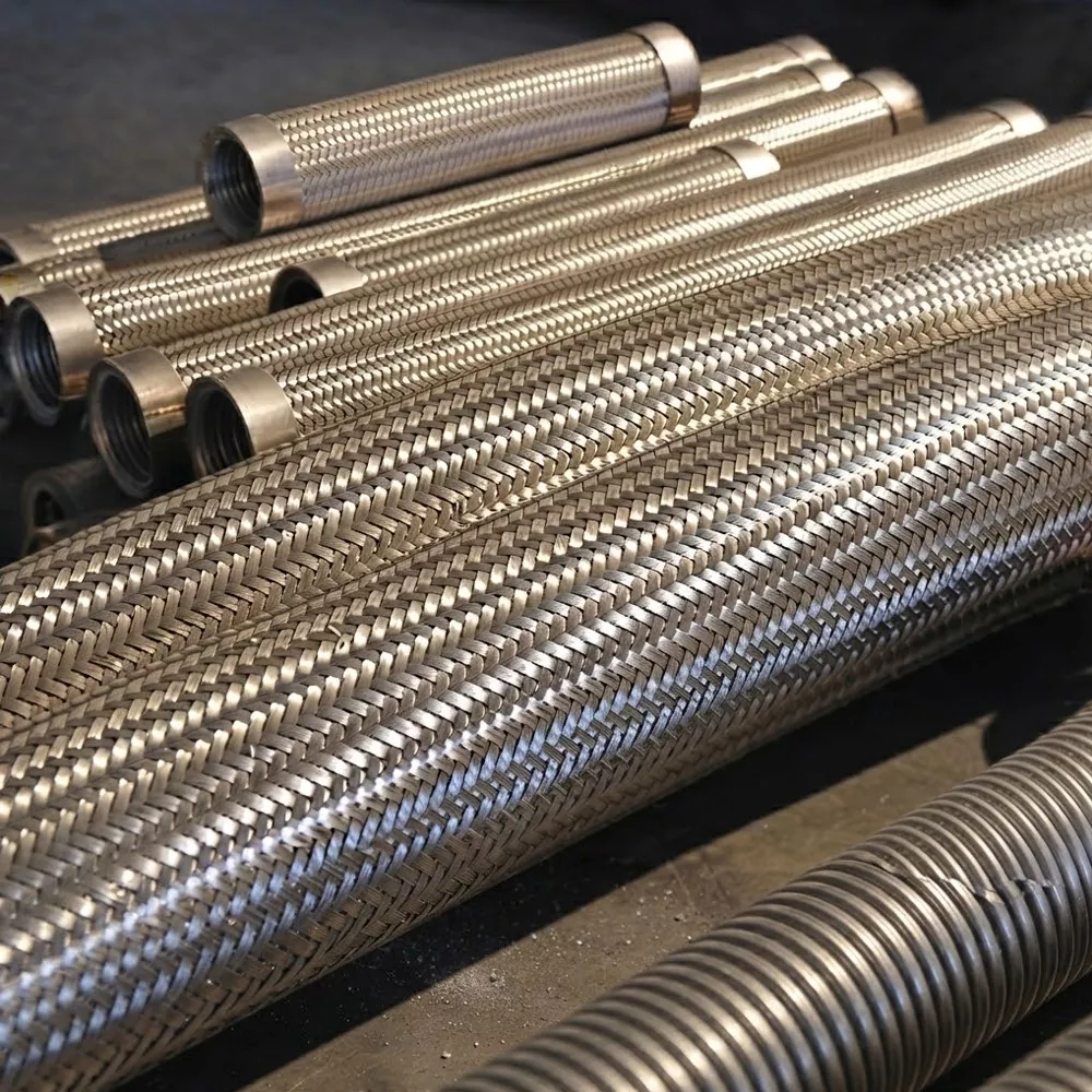 Tubulação composta de PTFE reforçada